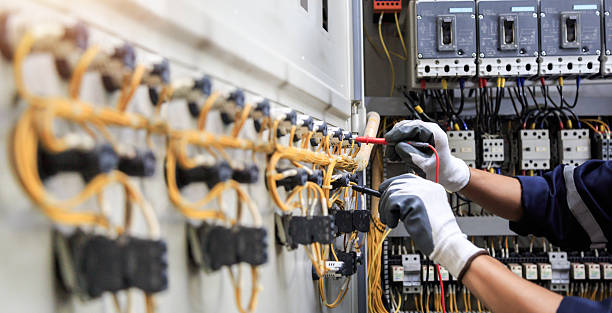 Professional Electrician technician working in Brecksville, OH